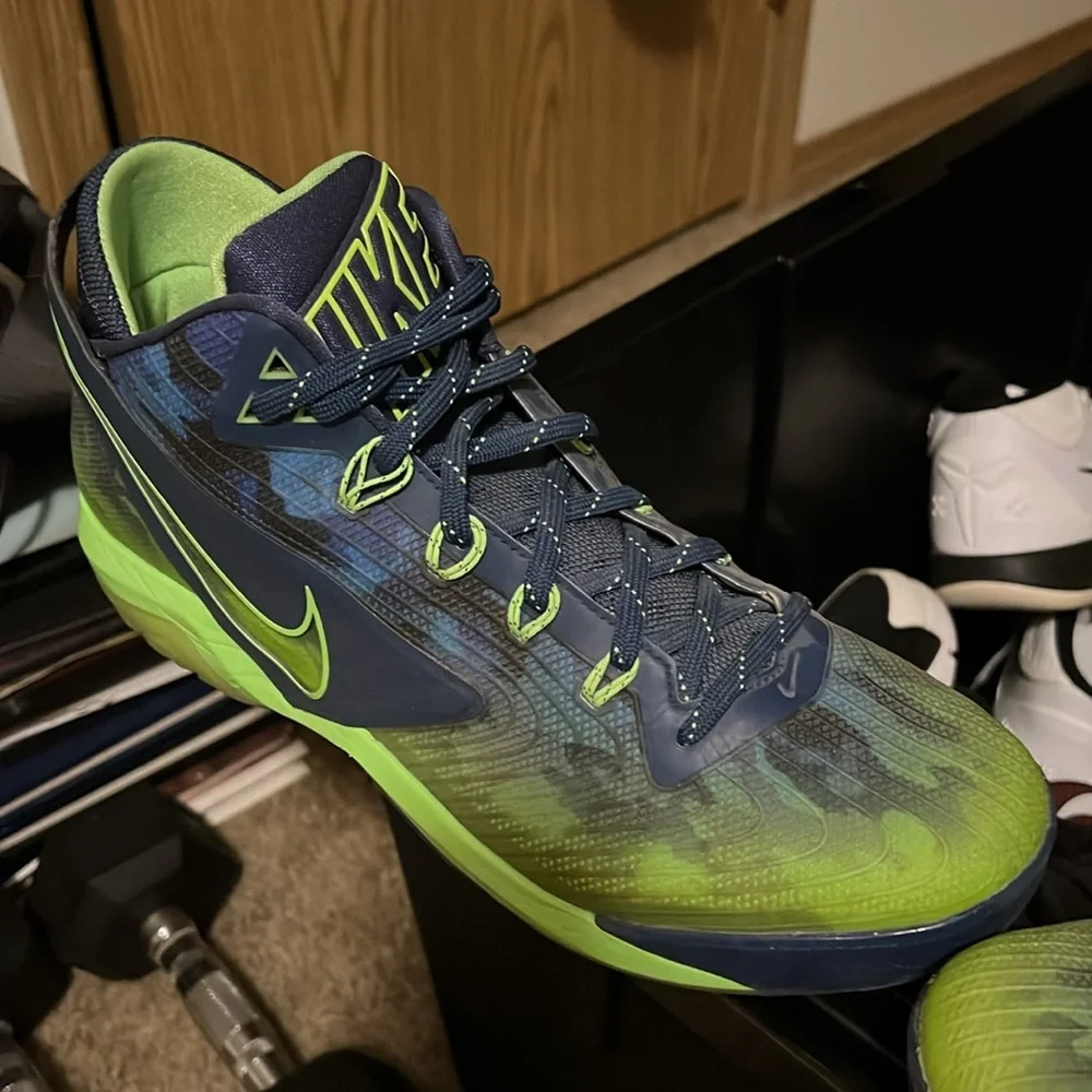 Nike Seahawk colors, football shoes great condition ready to go to that Seahawk - Picture 2 of 6